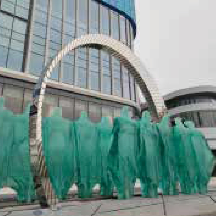 Poly Real Estate crescent-shaped sculpture - 图片 2