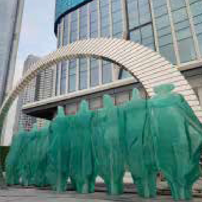 Poly Real Estate crescent-shaped sculpture - 图片 5